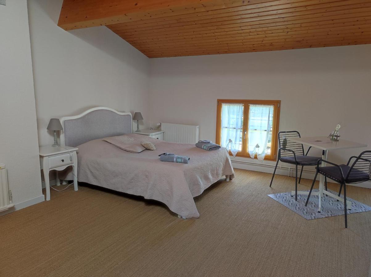 Les Chenets Bed and Breakfast Chenay  Esterno foto
